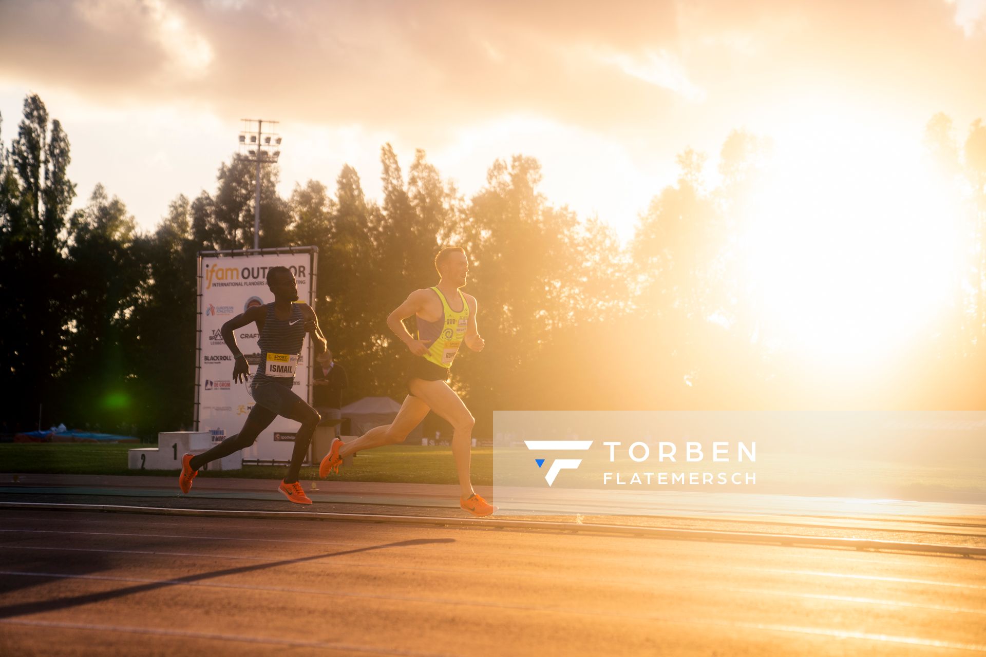 Frederik Ruppert (Germany) vor Mohamed Ismail (Djibouti) ueber 3000m Hindernis am 28.05.2022 waehrend der World Athletics Continental Tour IFAM Oordegem in Oordegem